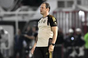 Bruno Pivetti comanda o Flamengo contra o Bangu. (Foto: Andre Durao)