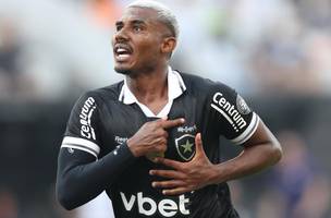 Cuiabano com a camisa do Botafogo (Foto: Vitor Silva / Botafogo)