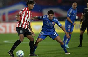 Em 2025, Cristian Medina deu duas assistencias em 43 jogos pelo Estudiantes (Foto: Rodrigo Arangua / AFP)