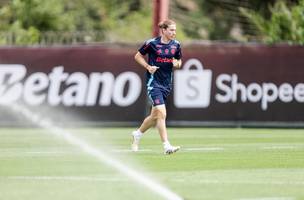 Filipe Luis em treino no Ninho do Urubu (Foto: Gilvan de Souza / Flamengo)