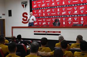 Harry Massis se reune com elenco do Sao Paulo antes de ultimo treino pro Majestoso. (Foto: Sao Paulo FC)
