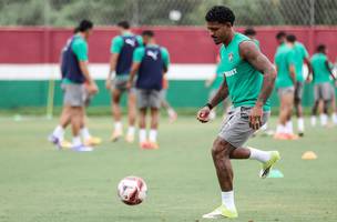 John Kennedy em treino na manha desta quarta, no CT do Fluminense. (Foto: LUCAS MERCON / FLUMINENSE F.C.)