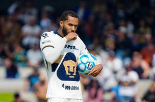 Juninho comemora seu primeiro gol pelo Pumas, do Mexico. (Foto: Twitter/Pumas)