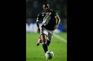 Leandrinho em acao durante jogo do Vasco, em Sao Januario (Foto: Pablo Porciuncula / AFP)