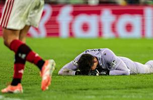 Leo Jardim fez varias defesas e salvou o Vasco de um prejuizo maior no Maracana (Foto: Gilvan de Souza / Flamengo)
