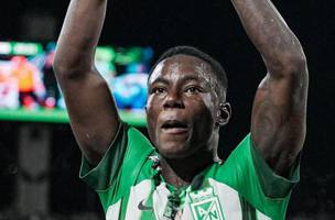 Marino Hinestroza com a camisa do Atletico Nacional (Foto: Divulgacao / Atletico Nacional)