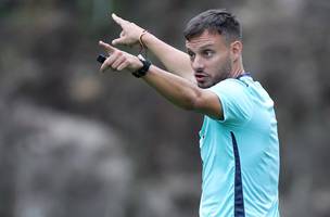 Martin Anselmi em acao durante treino do Botafogo, no CT Lonier (Foto: Vitor Silva / Botafogo)