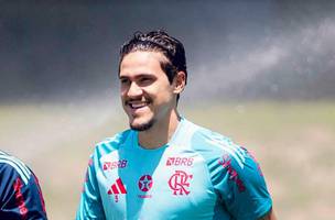 Pedro nao esconde a alegria com a recuperacao da grave lesao na coxa esquerda e quer jogar a decisao do Intercontinental no Catar (Foto: Adriano Fontes/Flamengo)