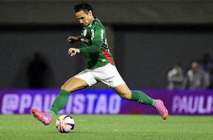 Raphael Veiga em Palmeiras x Santos. (Foto: Reproducao / Marcos Ribolli)