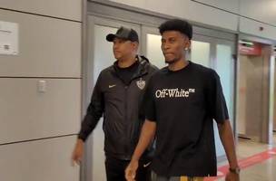 Reforco do Atletico-MG, Cassierra desembarca em BH para assinar contrato. (Foto: Rodrigo Fonseca)