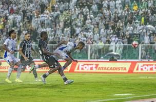 Talisson marca gol pelo Avai, contra o Figueirense. (Foto: Fabiano Rateke/Avai FC)
