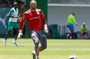 Weverton durante treino do Palmeiras na Academia de Futebol (Foto: Fabio Menotti)