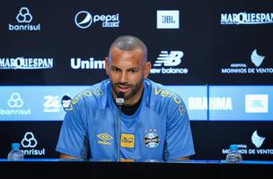 Weverton e apresentado no Gremio (Foto: Lucas Uebel/Gremio FBPA)