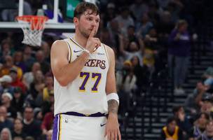 Doncic marca 52 pontos e mantem Lakers invictos na NBA (Foto: Chris Gardner/AFP)