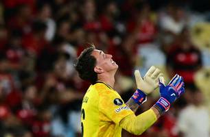Muslera brilha na Libertadores após Copa do Mundo difícil