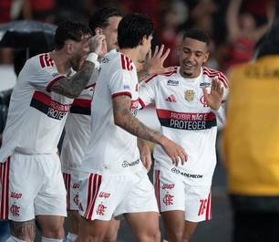 Flamengo supera erros e amplia liderança no Brasileirão