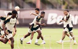 Flamengo reformula elenco e planeja novas saídas