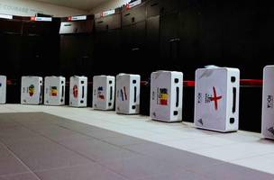 Endrick presentou elenco do Lyon com kits de videogames. (Foto: Reproducao/Instagram)