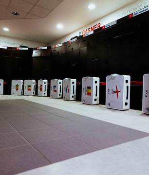 Endrick surpreende elenco do Lyon com kits de videogame