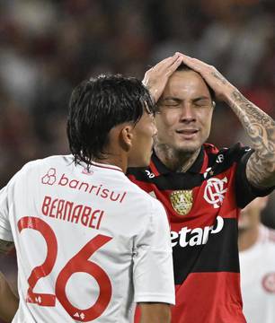 Dilema na ponta esquerda do Flamengo persiste
