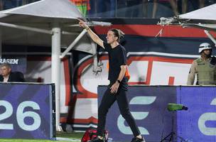 Filipe Luis em Vitoria x Flamengo. (Foto: Marcio Jose/AGIF)
