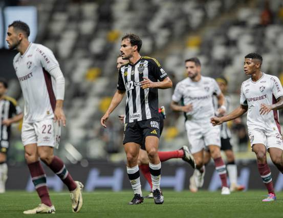 Vasco mira Igor Gomes, meia do Atlético-MG