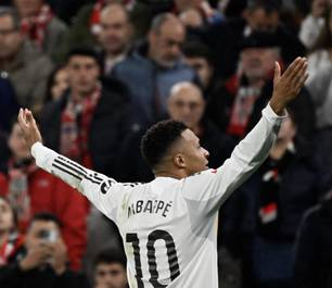 PSG tem oito dias para quitar dívida com Mbappé