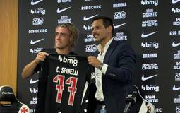 Spinelli chega ao Vasco e veste camisa 77