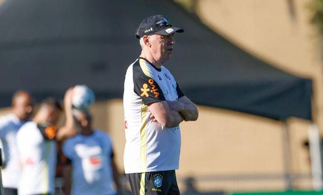 Seleção completa na véspera de amistoso contra França