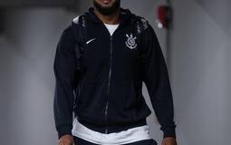 Corinthians reintegra Alex Santana ao elenco principal