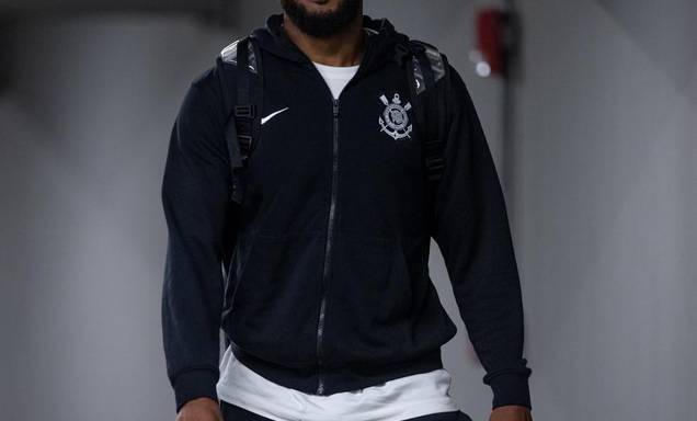 Corinthians reintegra Alex Santana ao elenco principal