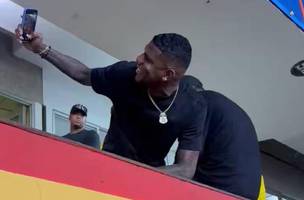 Arboleda acompanha jogo do Barcelona de Guayaquil (Foto: Reproducao)