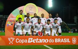 Internacional vira contra Athletic e vence na Copa do Brasil