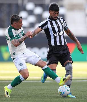 Botafogo empata com Coritiba em jogo movimentado no Brasileirão