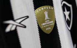 Botafogo encerra parceria com Reebok e fecha com Mizuno