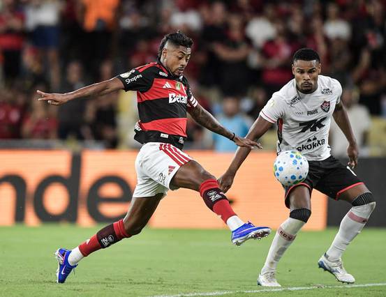 Flamengo encaminha renovação de Bruno Henrique até 2027