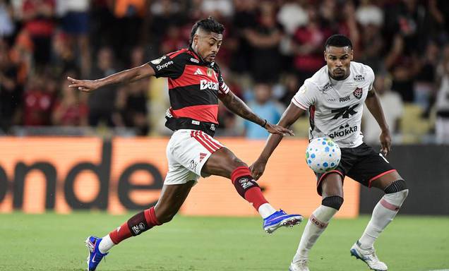 Flamengo encaminha renovação de Bruno Henrique até 2027