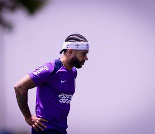 Corinthians busca parceria para manter Memphis Depay