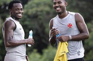 Cuiabano e Andres Gomez em treino no CT do Vasco (Foto: Matheus Lima/Vasco)