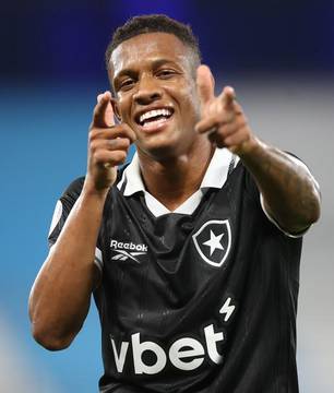 Botafogo vira sobre o Racing com gol de Danilo nos acréscimos