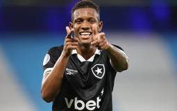 Disputa de três clubes pode levar Danilo a deixar o Botafogo