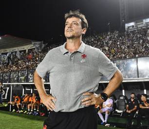 Fernando Diniz surge como principal alvo do Corinthians