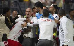 Rossi acusa auxiliar do Bragantino de agredir De La Cruz