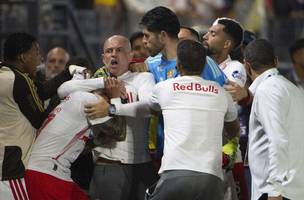 Duelo entre Red Bull Bragantino e Flamengo terminou em confusao (Foto: Anderson Romao/AGIF)