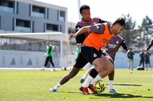 Eder Militao deve voltar aos jogos do Real Madrid neste sabado, contra o Mallorca (Foto: Antonio Villalba / Real Madrid)