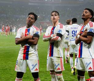 Endrick brilha após críticas e garante vitória do Lyon sobre o PSG