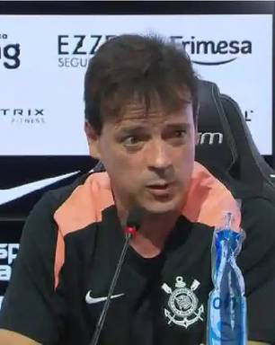 Fernando Diniz muda rotina e conquista elenco do Corinthians