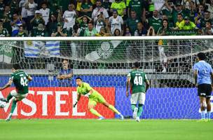 Flaco Lopez converte gol de penalti para o Palmeiras (Foto: ROBERTO CASIMIRO/FOTOARENA/ESTADAO CONTEUDO)