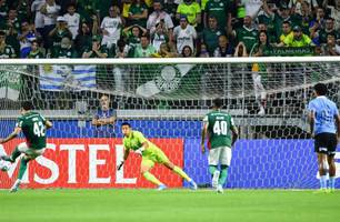 Palmeiras supera Sporting Cristal com pênalti polêmico
