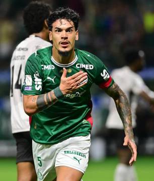 Palmeiras vence Athletico-PR mesmo com um a menos no Allianz Parque